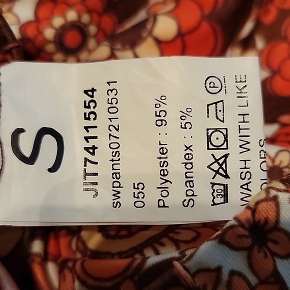 Floral Stretchy Flared Legging Size Small - Picture 3 of 3